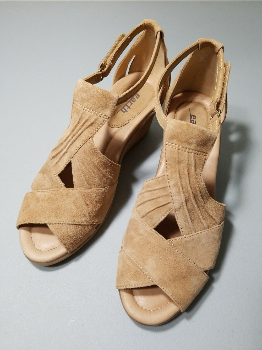 Earth Peep Toe Curvet Tan Strappy Sandals Hook & Loop Leather Comfort Size 8.5